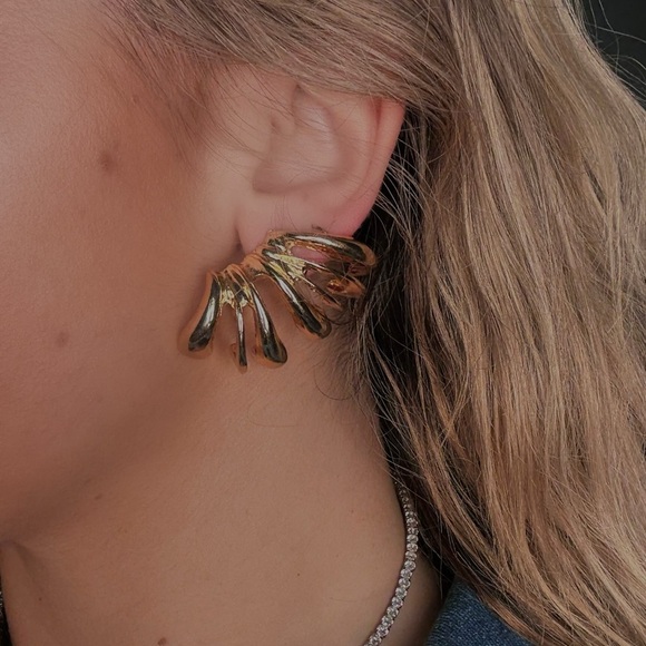Chunky Ear Crawler Gold Earrings - Picture 1 of 2